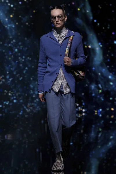 Look 19